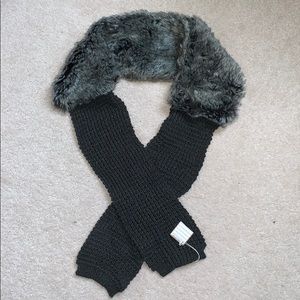 ✨FREE w/ Purchase✨Indigo Faux Fur & Knit Scarf